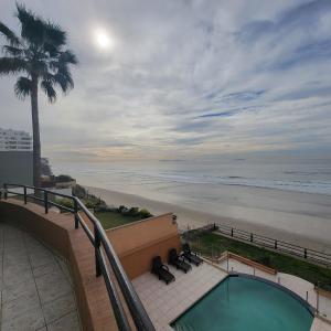 Изглед към басейн в Oceanfront Condominiums with Private Beach Access или наблизо