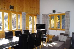 TV a/nebo společenská místnost v ubytování Chalet Mille Étoiles