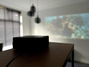 Μια τηλεόραση ή/και κέντρο ψυχαγωγίας στο Van Gogh Duplex Eindhoven-Nuenen