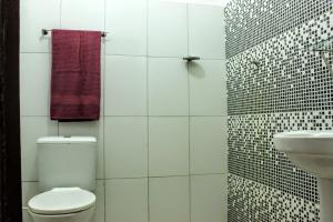 Buena Vibe Hostel的一间浴室