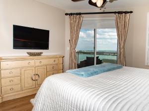 En eller flere senge i et værelse på Belle Harbor 805W A Clearwater Beach Gem + 24 billeder