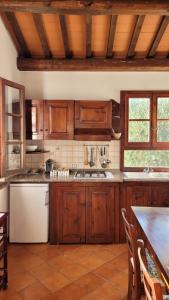 Kuchyňa alebo kuchynka v ubytovaní Agriturismo Villa Carducci