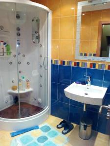 Kúpeľňa v ubytovaní DUPLEX 3 DORMITORIOS PLAYA FOZ