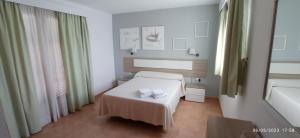 a hospital room with a bed and a tub at Villa Sirena in Cala en Blanes