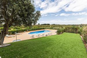 an image of a yard with a swimming pool at Silves Retreat by Algarve Golden Properties in Silves