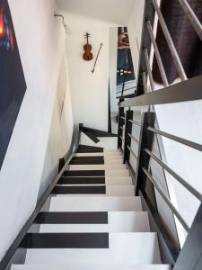 a staircase in a building with black and white stairs at Life is music - Casa Vostra - Gaillard proche tramway-frontière in Gaillard