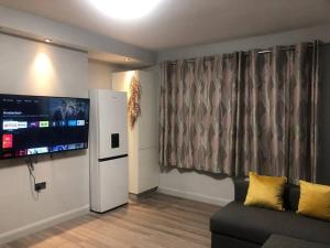 TV a/nebo společenská místnost v ubytování Royal Mile Famous Canongate Flat