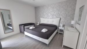 A bed or beds in a room at Casilla de Costa Luxury home