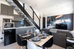 a kitchen and dining room with a table and chairs at Life is music - Casa Vostra - Gaillard proche tramway-frontière in Gaillard