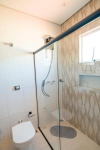 Ein Badezimmer in der Unterkunft Pousada Pitauá