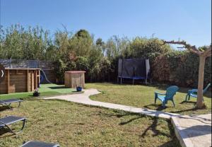 Otroško igrišče poleg nastanitve La petite maison des Muses Arles