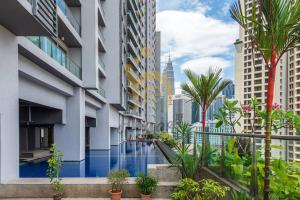 a swimming pool in the middle of a city with buildings at Myhabitat KLCC 2bedroom Family suite w balcony #bathtub in Kuala Lumpur