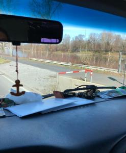 a view from the inside of a car at Schiff AHOY, Hotelschiff, Hausboot, Boot, Passagierschiff in Stuttgart