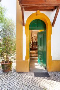 A fachada ou entrada de B&B Quarto Violeta com Chaminé