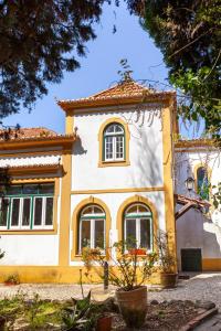 O edifício onde o quarto em acomodação particular está situado