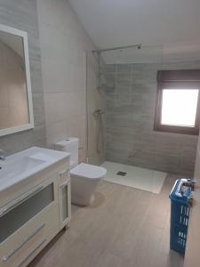 Kúpeľňa v ubytovaní Apartamentos A Bota + 16 fotografií