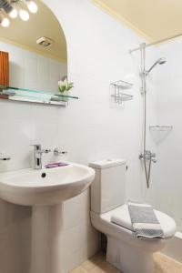 Ένα μπάνιο στο Aphrodite Apartments +21 φωτογραφίες
