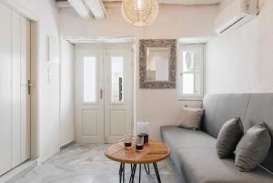 A seating area at Afluencia Complex Studio No7