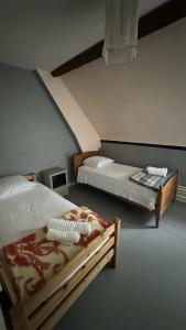 Krevet ili kreveti u jedinici u objektu Ancienne Orangerie du Chateau, Normandie