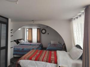Rúm í herbergi á Hostal Killaly Inn Cusco