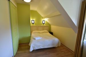 מיטה או מיטות בחדר ב-Les Lodges du Lac