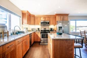 Kuchyň nebo kuchyňský kout v ubytování Ocean View Cottage