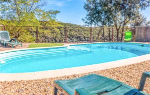 Bazén v ubytování Gorgeous Home In Cabrerolles With House A Panoramic View nebo v jeho okolí