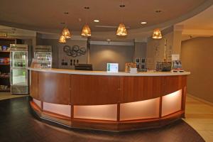 a lobby with a bar in a restaurant at SpringHill Suites by Marriott Charleston North in Charleston