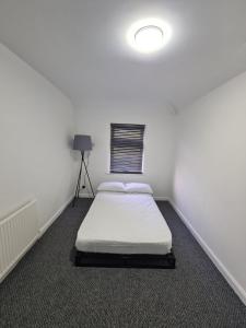 Gallery image of Emergency - Bedrooms Only in Birkenhead