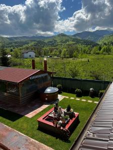 an aerial view of a backyard with a fire pit at Pensiunea Colt de Rai, Vistisoara in Stațiunea Climaterică Sâmbăta