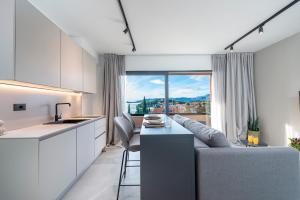 Кухня или мини-кухня в "Villa AnMari" The Cavtat View Residence
