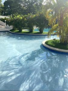 Басейн в Aurora Luxury Suite con acceso a la playa або поблизу