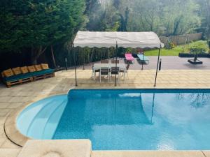 Fotografia z galérie ubytovania Appartement 120m2 dans maison avec piscine v destinácii Boissy-lʼAillerie