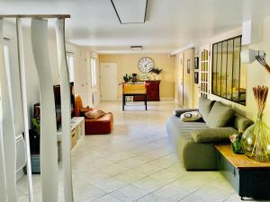 Fotografia z galérie ubytovania Appartement 120m2 dans maison avec piscine v destinácii Boissy-lʼAillerie