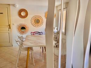 Fotografia z galérie ubytovania Appartement 120m2 dans maison avec piscine v destinácii Boissy-lʼAillerie