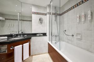 Koupelna v ubytování Leipzig Marriott Hotel