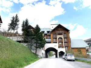Budova, kde se apartmán nachází + 37 fotografií