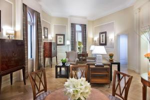 a living room with a table and chairs at Rome Marriott Grand Hotel Flora in Rome