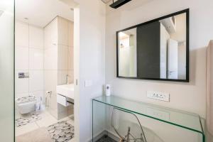 Ванная комната в Luxury 5-Star Hotel Apartment in Sandton