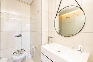 Ванная комната в Luxury 5-Star Hotel Apartment in Sandton