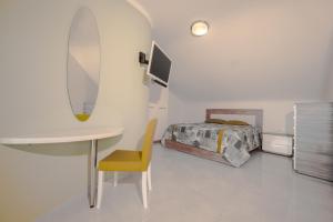 A bed or beds in a room at Oniro Luxury Villas
