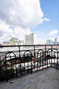 A balcony or terrace at New Gallery