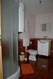 a bathroom with a toilet and a sink at Róka's- Farm in Šupljak