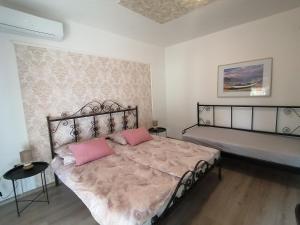 Postel nebo postele na pokoji v ubytování Slim apartman i sobe