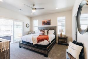 a bedroom with a bed and a large window at Grand Canyon-4bed,3bath,hot tub in Hildale
