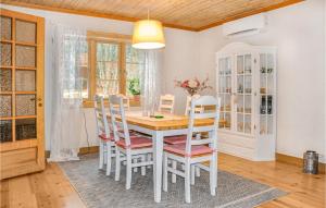 Fotografie z fotogalerie ubytování Awesome Home In Åmål With Wifi v destinaci Åmål