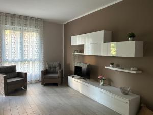 A kitchen or kitchenette at Appartamento Veronica, per lavoro e relax