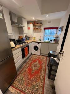 Кухня или кухненски бокс в Twin Room Earls Court Central London - shared accommodation