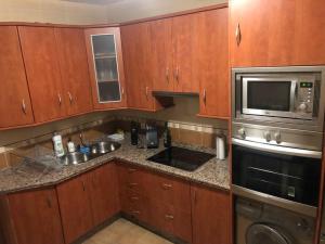 Kuchyň nebo kuchyňský kout v ubytování Duplex Penthouse "Playa Y Palmeras"