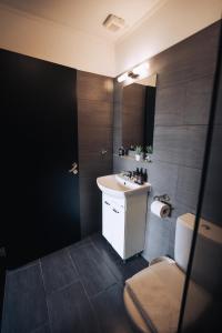 Koupelna v ubytování Brim Hotel